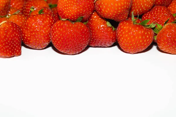 Frische Rote Schöne Erdbeeren Auf Weißem Hintergrund Isoliertes Foto Hoher — Stockfoto