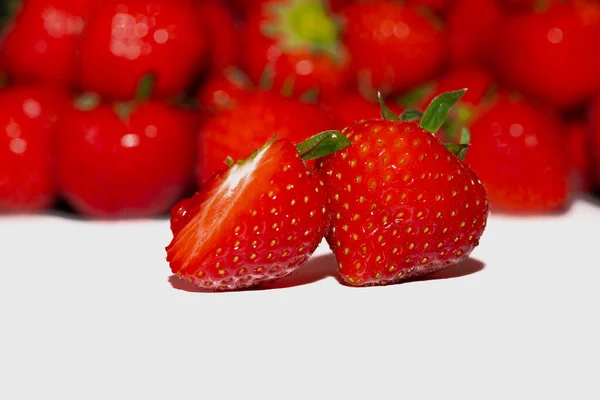 Frische Rote Schöne Erdbeeren Auf Weißem Hintergrund Isoliertes Foto Hoher — Stockfoto