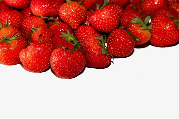 Frische Rote Schöne Erdbeeren Auf Weißem Hintergrund Isoliertes Foto Hoher — Stockfoto