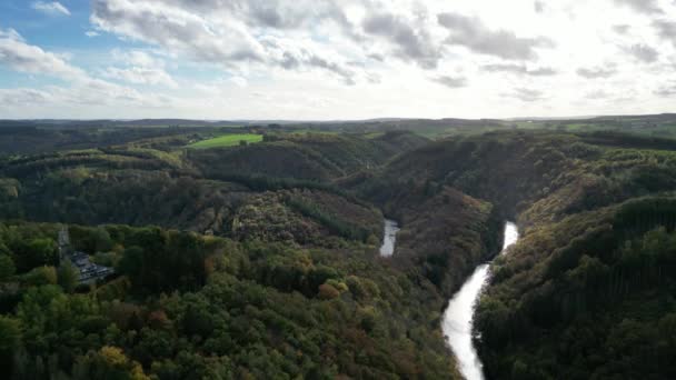 Luftaufnahme Von Wald Und Fluss Den Belgischen Ardennen Gebirgsfluss Canion — Stockvideo