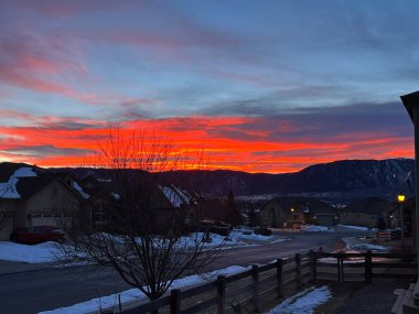 Aralık 'ta Colorado' da gün batımı arka bahçemden alındı