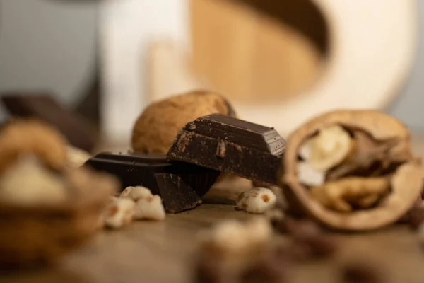 Nueces Con Chocolate Para Comer Otoo — стокове фото