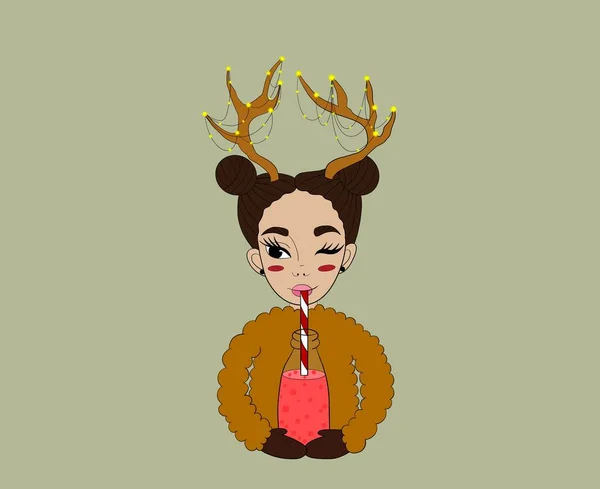 クリスマスの横図 かわいい女の子の頭に2つの束と鹿の角ガーランド 茶色の毛皮のコートとミトンは 薄い緑の背景においしいピンクのカクテルを飲む — ストック写真