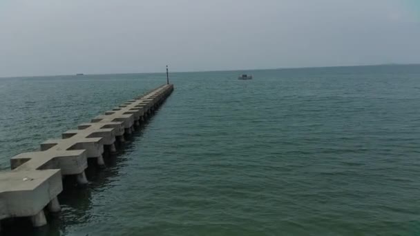 Kohleschleppen Barge Port Dock Schiffstransitdock Leuchtfeuer Licht Luftaufnahme — Stockvideo