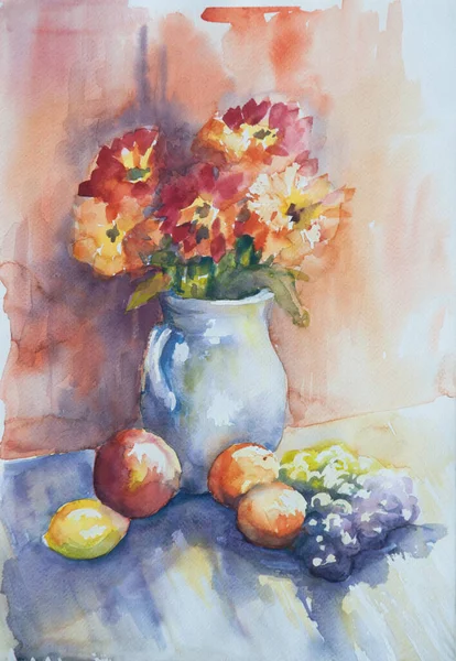 Vazo, çiçek, şeftali ve elmayla dolu bir hayat. Suluboya resim.