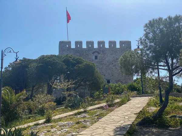Kuş adasındaki taş kale