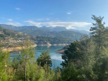 Alanya şehrinin yakınındaki dağ gölü