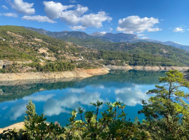 Alanya şehrindeki güzel dağ gölü