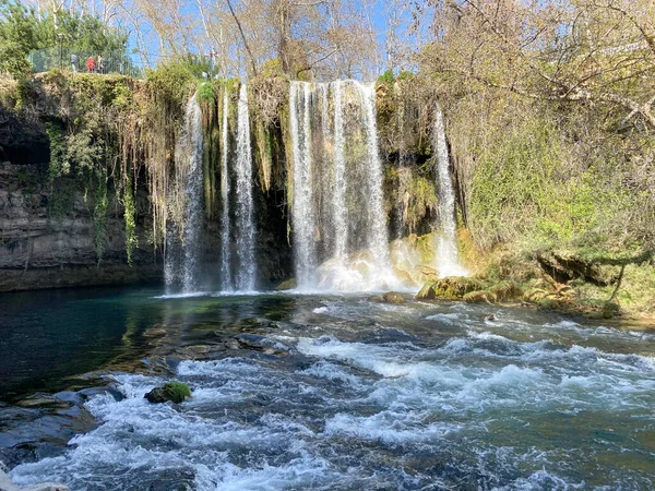 Antalya şehrinde şelale.