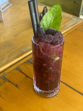 Doğal dut suyu güzel tasarlanmış.