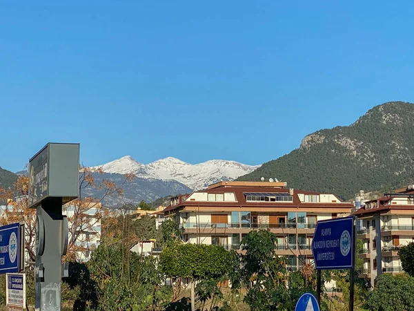 Dağlarda kar, Alanya şehrinde.