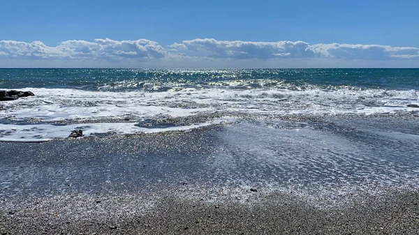 Sahilde güzel dalga