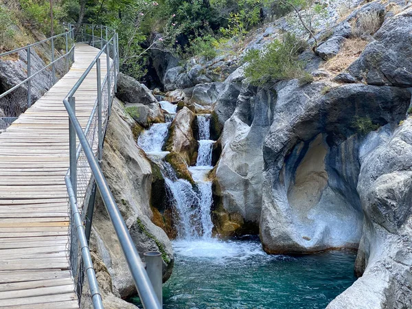 Caminho Madeira Uma Pequena Cachoeira Para Canyon Sapadera — Fotografia de Stock