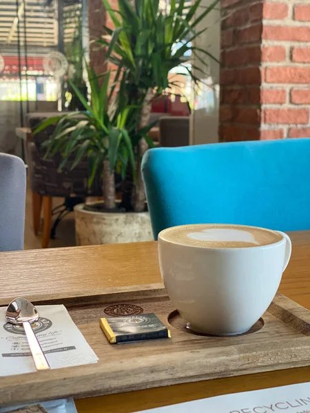 Tasse Cappuccino Mit Herzförmigem Schaum — Stockfoto