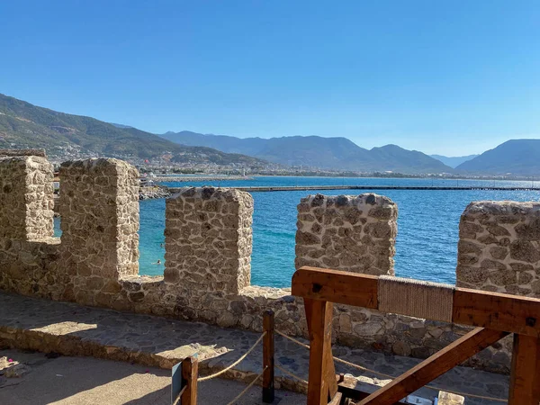 Alanya 'daki kale duvarından deniz manzarası