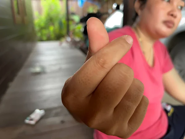 Bu Saranhae 'nin elinin stili ya da birinin kalbinin parmağı.