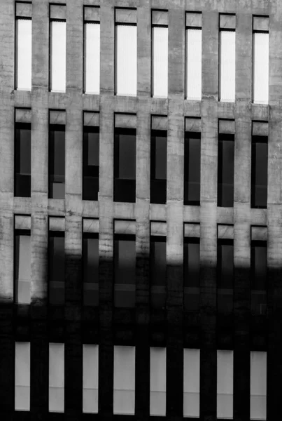 Modèle Fenêtres Rectangulaires Immeuble Bureaux Moderne Dans Ville Justice Hospitalet — Photo