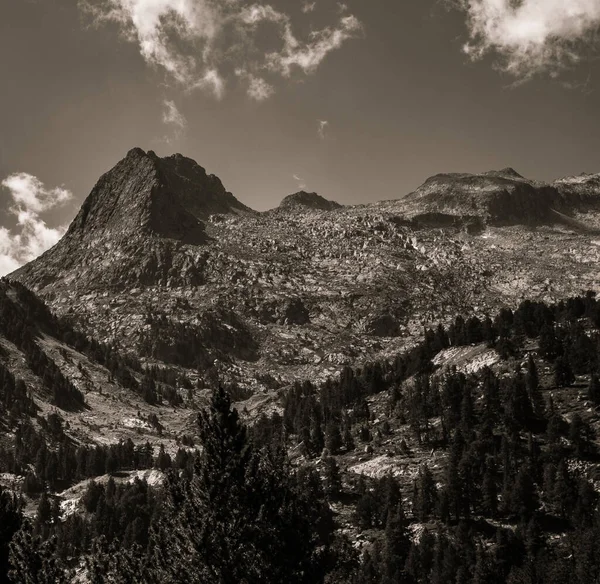 Wonderful View Peaks Aragonese Pyrenees Slightly Snow Capped Black White — Stock Photo, Image