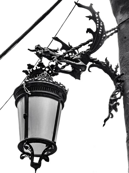 Dragon Forged Metal Carrying Old Iron Lamppost — Stock Photo, Image