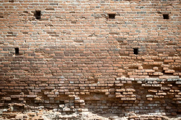 Κόκκινο Τούβλο Μέρος Των Ερειπίων Και Κατεστραμμένοι Τοίχοι Μεσαιωνικών Κτιρίων — Φωτογραφία Αρχείου