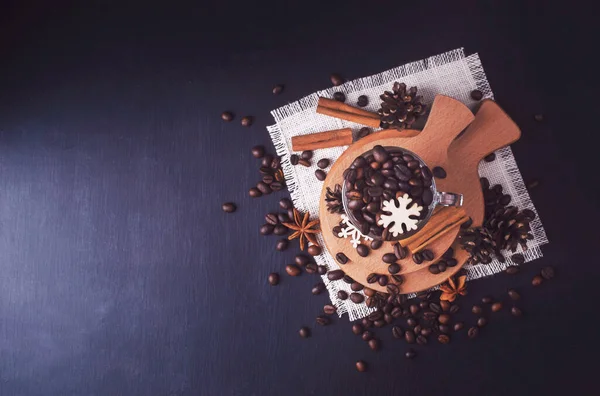 Kubek Gorącą Kawą Aromatyczną Koncepcja Ferie Zimowe Kawa Płatki Śniegu — Zdjęcie stockowe