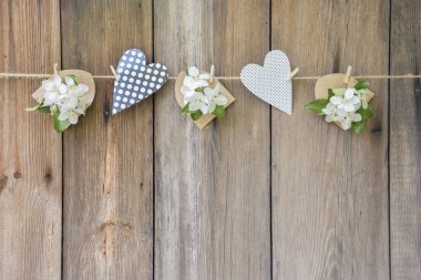 Paskalya geçmişi. Paskalya. Pankart. Uzayı kopyala Paskalya bayramı arkaplanı. Davetiye, tebrik kartı tasarımı. Kiraz ve elma çiçekleri, taze yeşil yapraklar ve tavşanlar. Bahar retro arkaplanı