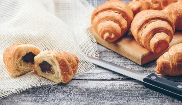 Fransız Kruvasanı Taze Hamur Ekmeği Fransız Kahvaltı Kruvasanı Yapımı Kruvasan — Stok fotoğraf