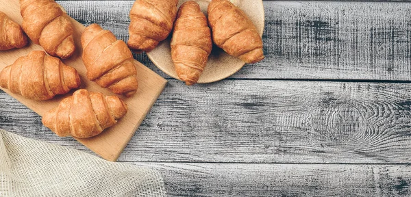 Κρουασάν Γαλλικά Φρέσκο Ψωμί Ζαχαροπλαστικής Γαλλικά Κρουασάν Πρωινού Σπιτικά Κρουασάν — Φωτογραφία Αρχείου
