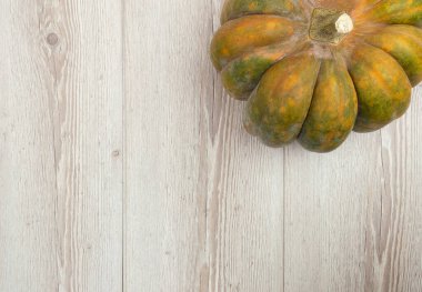 Balkabağım. Sonbahar modeli. Sonbahar kompozisyonu, sonbahar konsepti. Düz konum, üst görünüm ve kopyalama alanı. Balkabaklarıyla Şükran Günü arkaplanı. Şükran Günü ya da Cadılar Bayramı kavramı. Mevsimlik düşüş. 