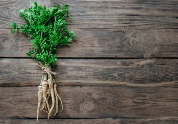 Parsley Wooden Table Background Fresh Raw Parsley Plant Top View — 스톡 사진