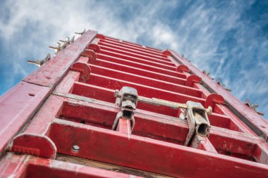 Clamped column panels in housing construction