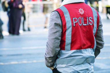  Halkın güvenliğini sağlamak için Türk polisinin sokaktaki görüntüsü. 