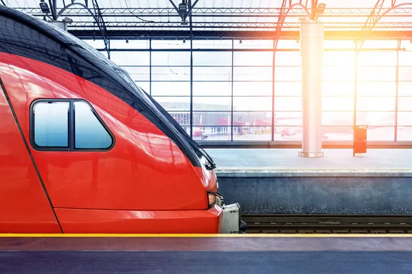 Treno Rosso Moderno Alla Stazione Concetto Trasporto Pubblico Della Metropolitana — Foto Stock