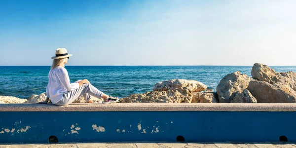 Stylish Mature Woman Traveler Watches Beautiful View Sea Beach Cyprus —  Fotos de Stock