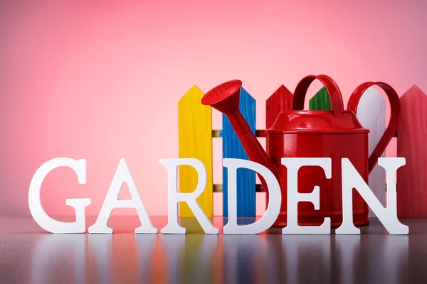 Komposisi Dengan Kata Garden Dan Kaleng Berair Konsep Berkebun — Stok Foto