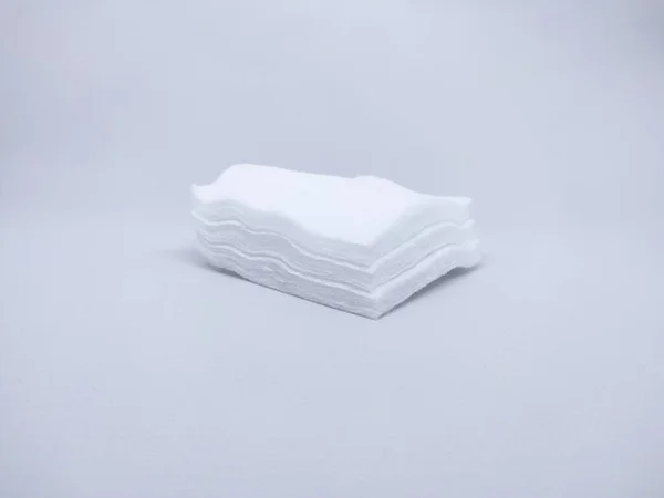 Empilhamento Papéis Tecido Descartáveis Dobrados Fundo Branco — Fotografia de Stock