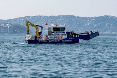 ISTAC 'nin Deniz Yüzeyi, Sahil ve Sahil Temizleme araçları (STA ), Istac Inc. İstanbul Büyükşehir Belediyesi 'nin bir numaralı atık yönetim şirketidir. Bosphorous' ta deniz temizleme teknesi..
