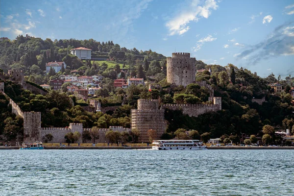 İstanbul 'dan deniz manzaralı Rumeli Hisari