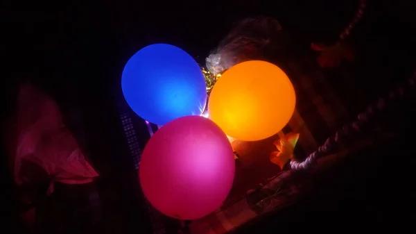 Gece Çok Renkli Balonlar.