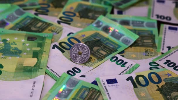 Датская Крона Стоит Банкнотах 100 Евро Отражения Света Монете Голограмма — стоковое видео