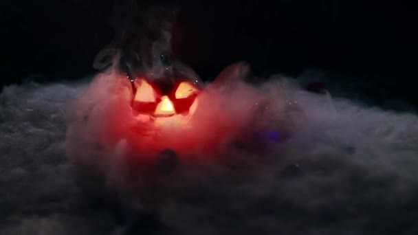 Füst Repül Egy Halloween Tök Egy Sokszínű Fény Benne Fekszik — Stock videók