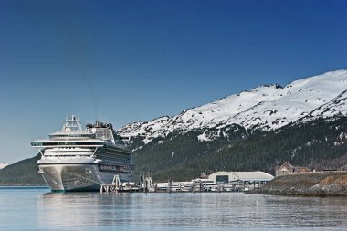 Alaska yolcu gemisi rıhtımda