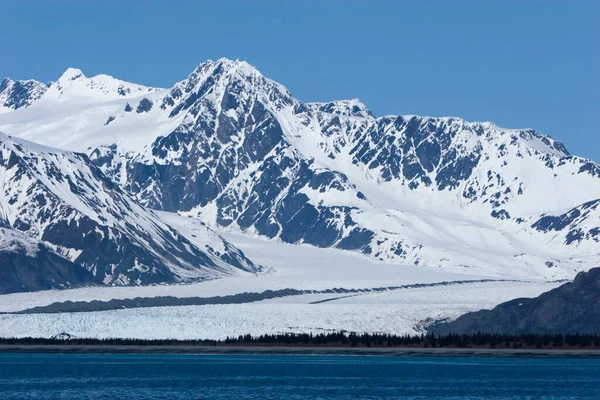 Montagne Innevate Nel Tardo Inverno — Foto Stock