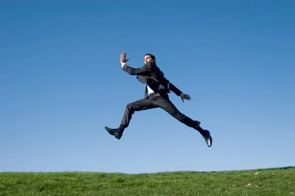 Бизнесмен Прыгает Воздух — стоковое фото