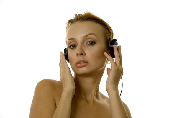 Vacker Ung Flicka Lyssnar Musik Med Hörlurar — Stockfoto
