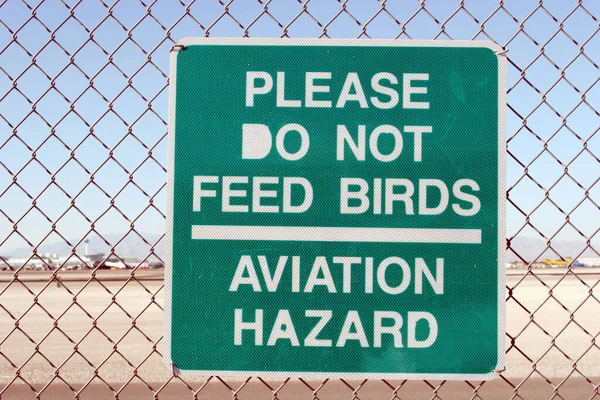 Kuşları havacılık işaretiyle besleme