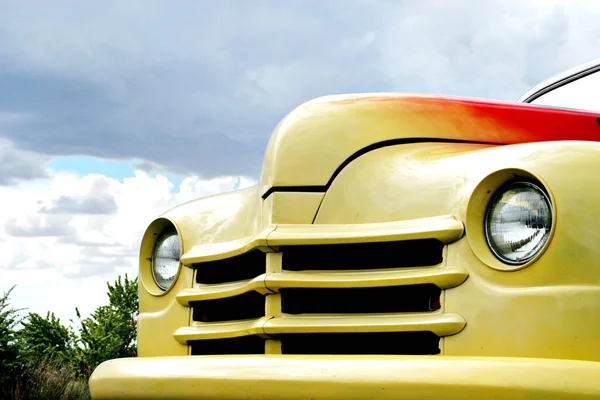 Cor Amarela Clássico Carro Americano — Fotografia de Stock