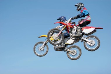 Motokros etkinliğinde motosikletler