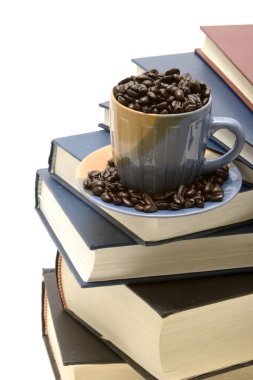 Bir yığın kitap ve bir fincan kahve.