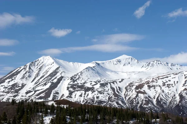 Montanhas Nevadas Durante Final Inverno — Fotografia de Stock
